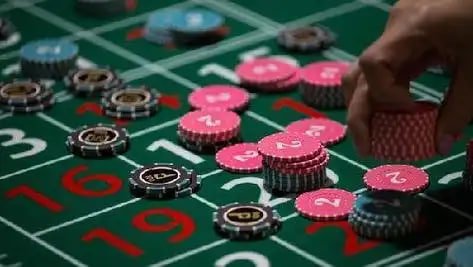 KSR77 Sportsbook Live Betting Interface တွင် ဘောလုံးပွဲစဉ် တိုက်ရိုက် လောင်းကြေးတင်နေသည့် မြင်ကွင်း